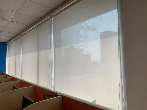 La Importancia del Lavado de Cortinas Roller en Lince